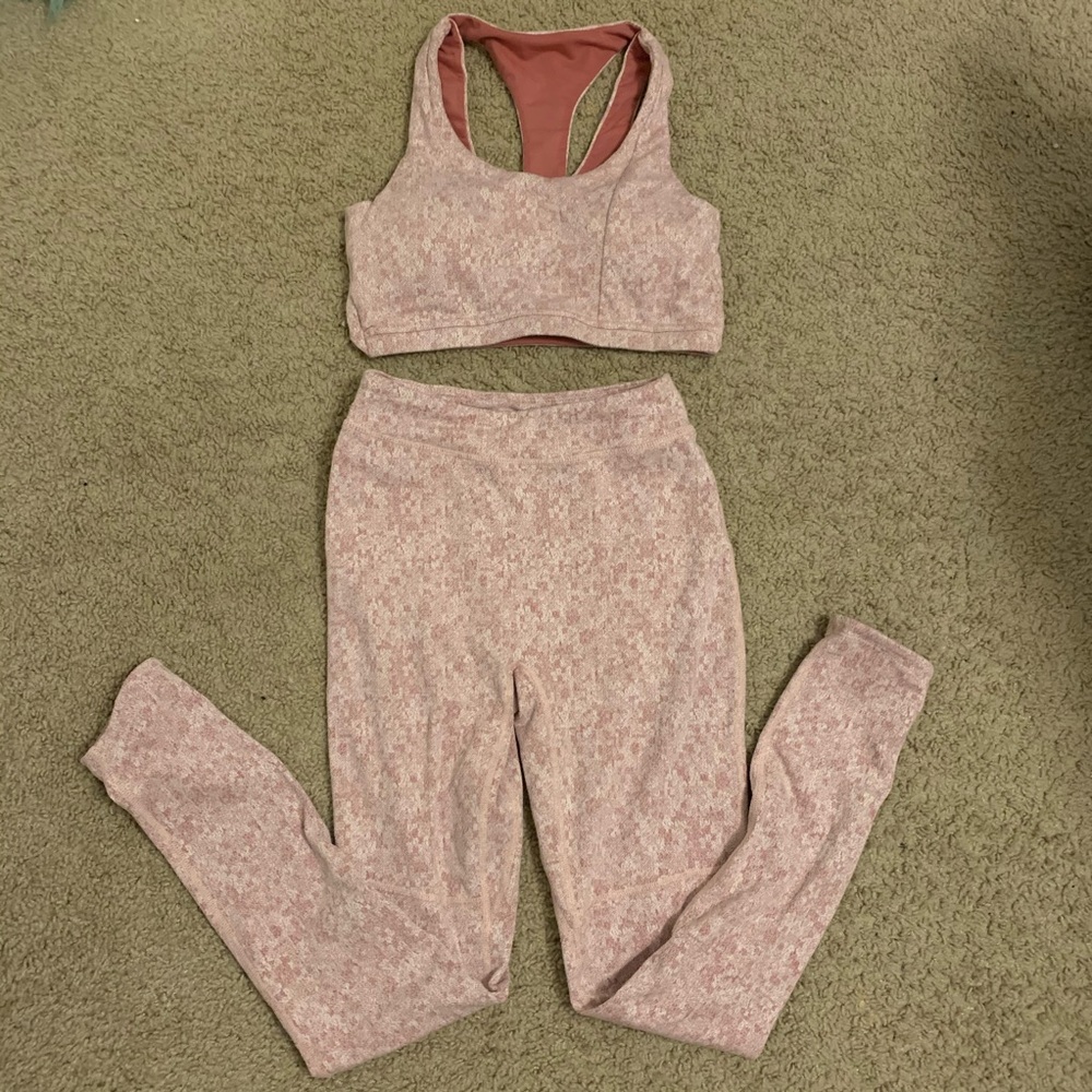 Gymshark fleur texture leggings and top set.